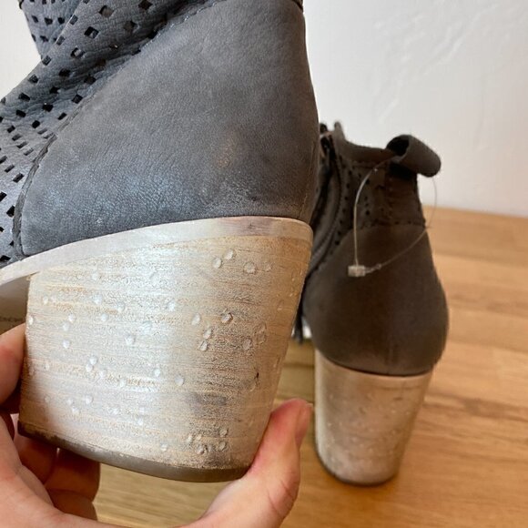 Dolce Vita Kenyon Smoke Grey Perforated Nubuck Bootie Size 9/9.5 - Picture 8 of 11